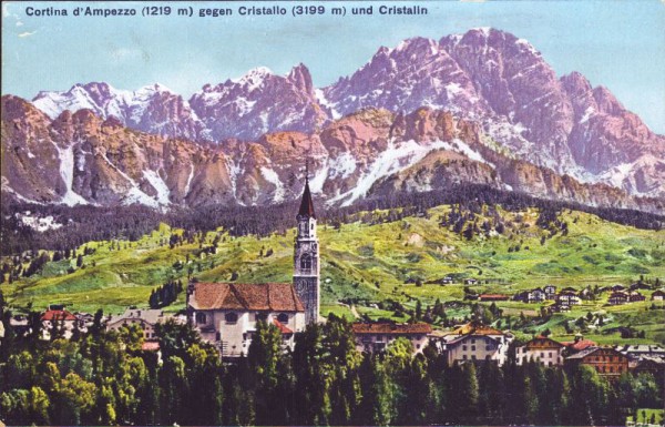 Cortina d'Ampezzo (1219m) gegen Cristallo (3199m) und Cristallin
