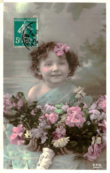 Mädchen mit Blumenbouquet Vorderseite