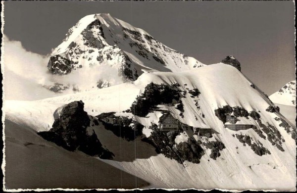 Jungfraubahn Berghaus und Forschungsinstitut Jungfraujoch, Mönch und Spinx Vorderseite