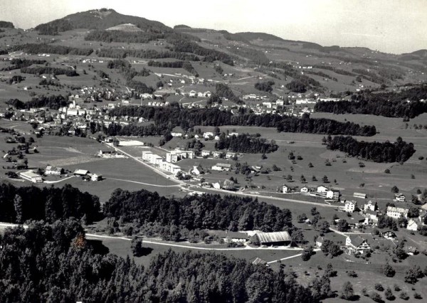 Laupen ZH - Flugaufnahme Vorderseite