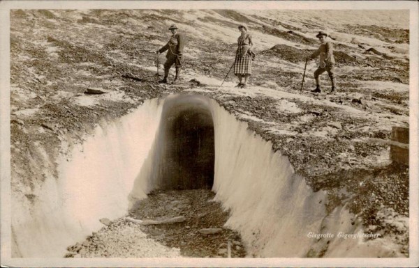 Eisgrotte Eigergletscher Vorderseite