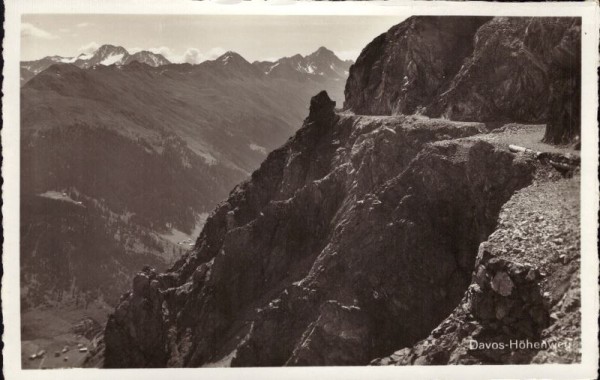 Davos. Höhenweg der Parsenn-Strelapass am Schiahorn vorbei