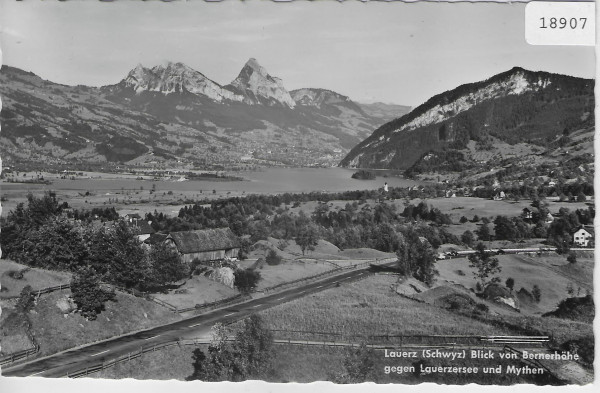 Lauerz - Blick von Bernerhöhe gegen Lauerzersee und Mythen
