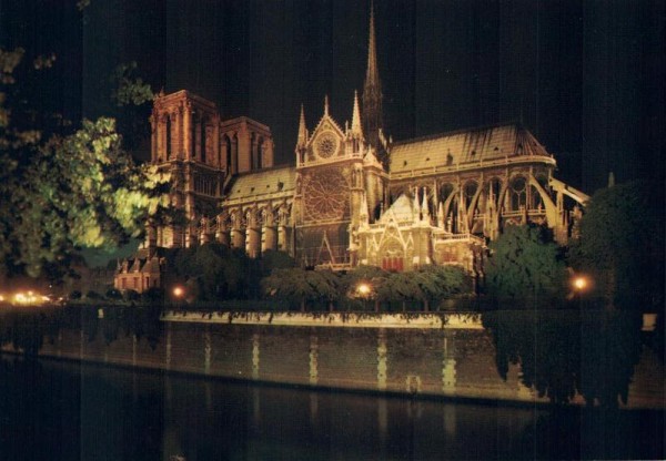 Paris, la nuit. Notre-Dame illuminée, côté abside Vorderseite