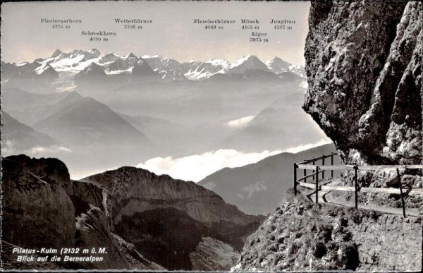 Pilatus-Kulm mit Blick auf die Berneralpen Vorderseite