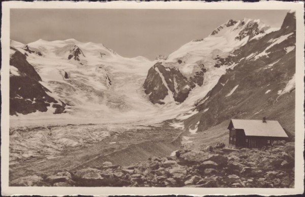Boval Hütte (2490m) mit Piz Bernina