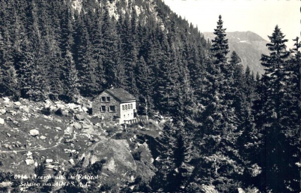 Treschhütte im Fellital Vorderseite