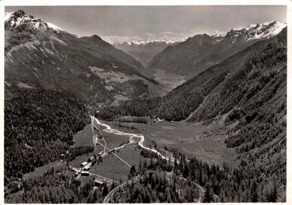 Alp Grüm. Blick gegen das Puschlav und die Bergamasker-Alpen Vorderseite