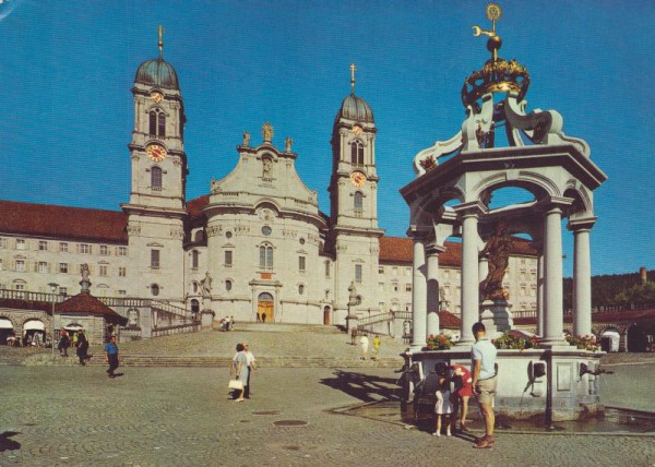 Einsiedeln - Kloster mit Marienbrunnen
