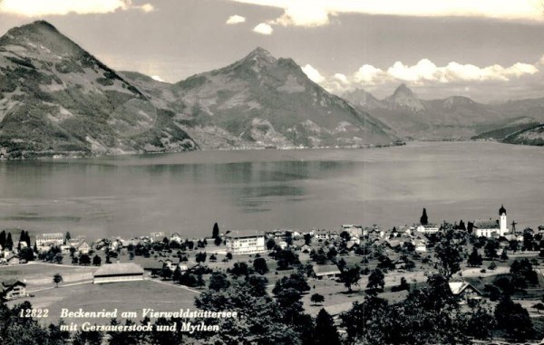 Beckenried am Vierwaldstättersee mit Gersauerstock und Mythen Vorderseite