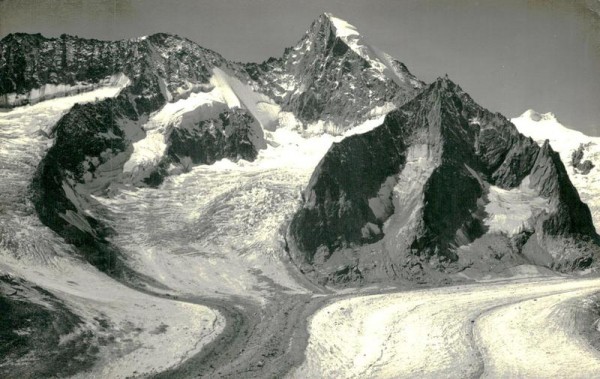 Oberaletschhütte mit Nesthorn Vorderseite