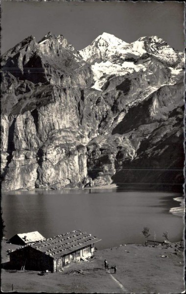 Oeschinensee mit Blüemlisalp (3661 m) Vorderseite