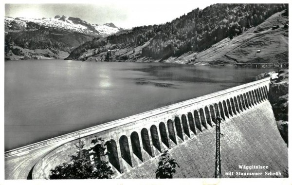 Wägitalersee mit Staumauer Vorderseite