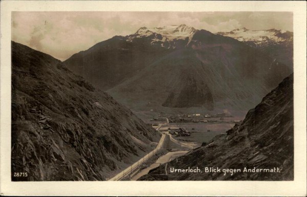 Urnerloch. Blick gegen Andermatt. Vorderseite