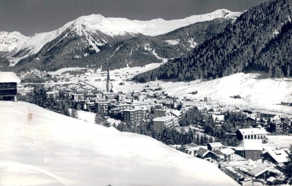 Davos mit Blick auf Seehorn und Pischahorn Vorderseite