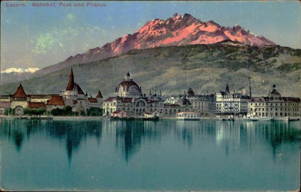 Luzern.  Bahnhof, Post und Pilatus (2128 m) Vorderseite