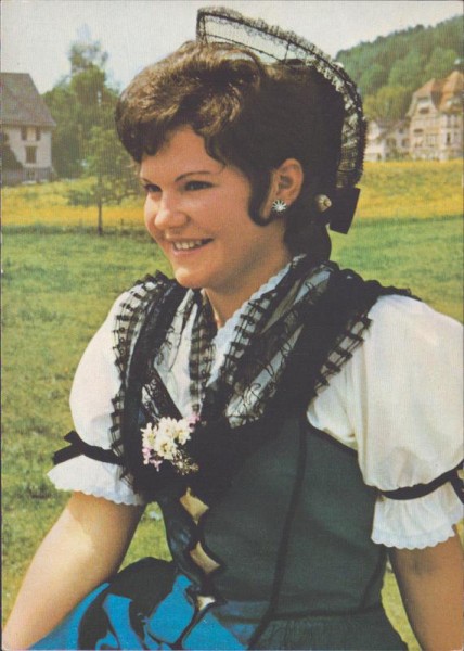 Sonntagstracht Vorderseite
