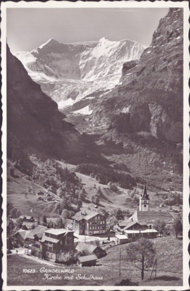 Grindelwald - Kirche mit Schulhaus