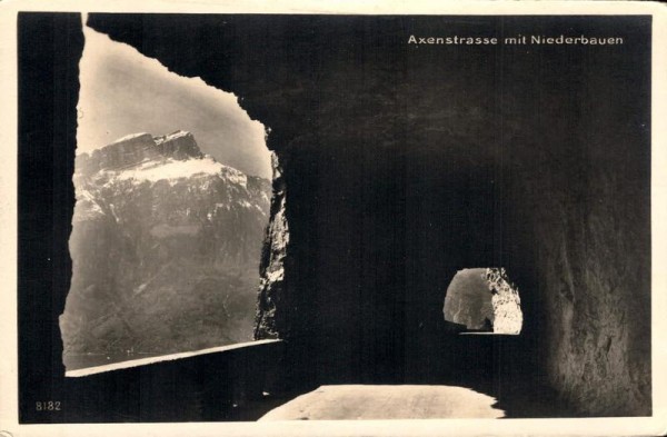 Axenstrasse mit Niederbauen Vorderseite