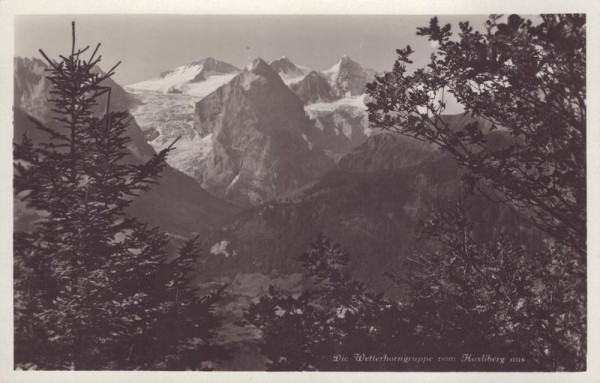 Die Wetterhorngruppe vom Hasliberg aus Vorderseite
