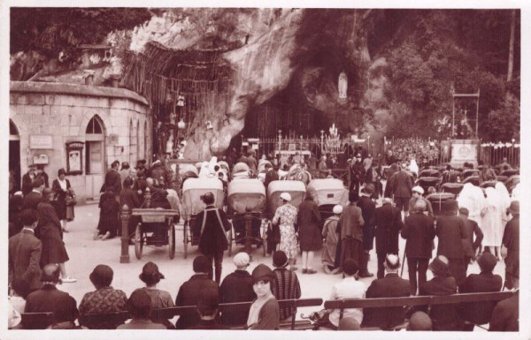Lourdes - La Grotte