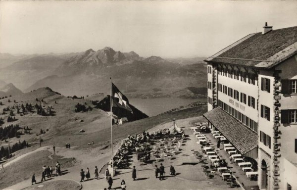 Rigi-Kulm. Blick auf Vierwaldstättersee und Pilatus Vorderseite