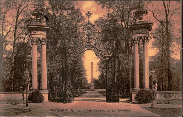 Potsdam - Eingang von Sanssouci am Obelisk Vorderseite