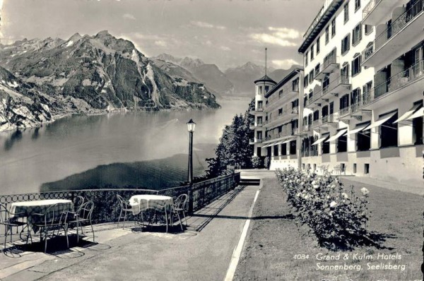 Grand & Kulm Hotel  Sonnenberg, Seelisberg Vorderseite