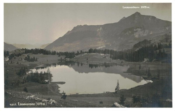 Lauenensee mit Lauenenhorn Vorderseite