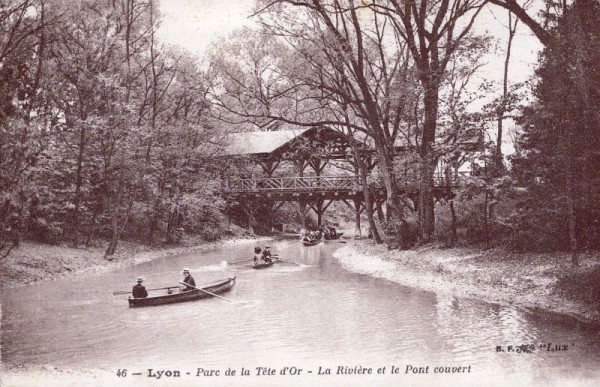 Lyon - Parc de la Tête d'Or - La Rivière et le Pont couvert