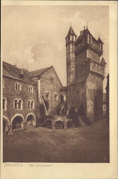 Braunfels/Der Schlosshof Vorderseite