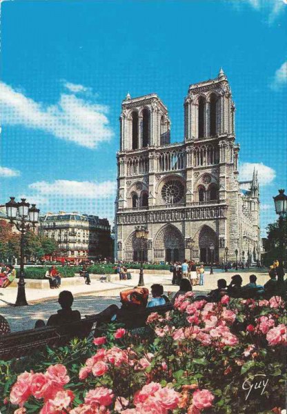 La place du parvis Notre-Dame et la cathédrale Notre-Dame