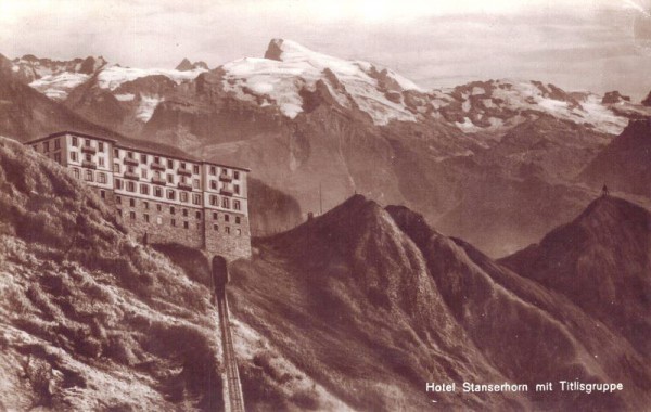 Hotel Stanserhorn mit Titlisgruppe