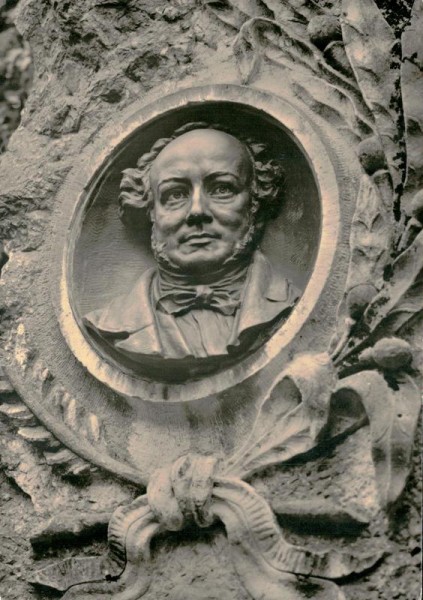 Jeremias Gotthelf, Broncemedaillon des 1889 in Lützelflüh errichteten Denkmals Vorderseite