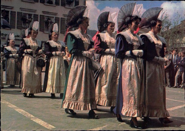 Appenzell, Trachtenfrauen Vorderseite