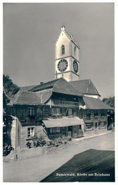 Sumiswald, Kirche mit Beinhaus Vorderseite