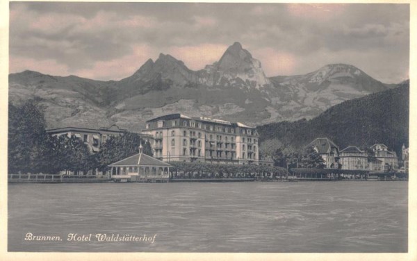 Brunnen,Hotel Waldstätterhof Vorderseite