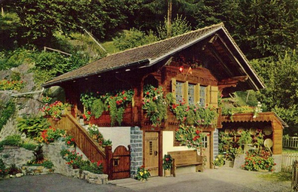 Alter Speicher im Berner Oberland Vorderseite