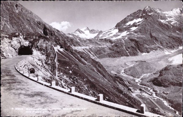 Sustenstrasse. Hotel Steingletscher mit Fleckistock