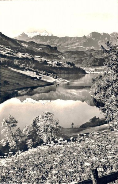 Lungerersee mit Wetterhorngruppe Vorderseite