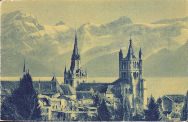 Lausanne, la Cathédrale et les Alpes