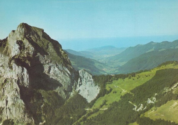Mythen mit Alpthal und Einsiedeln, Berggasthaus Holzegg - Flugaufnahmen Vorderseite