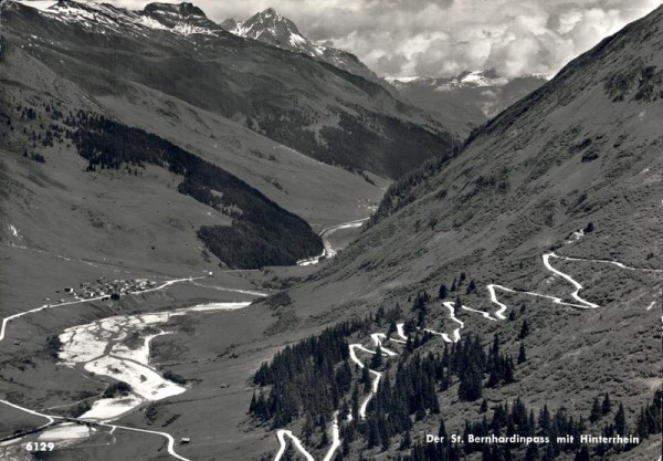 Der St. Bernhardinpass mit Hinterrhein Vorderseite