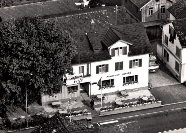 Café Restaurant Bahnhof, Hinwil ZH - Flugaufnahmen Vorderseite