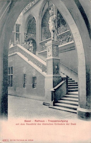 Basel - Rathaus - Treppenaufgang mit dem Standbilld des römischen Gründers der Stadt Vorderseite