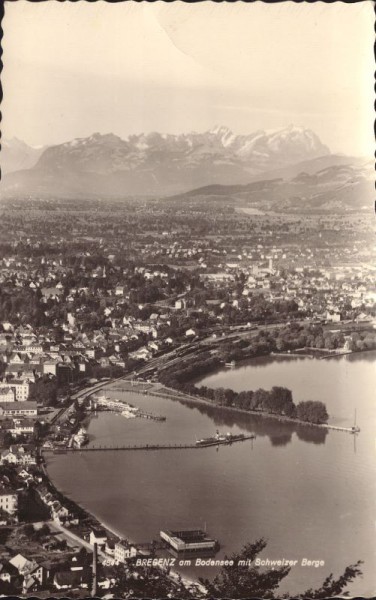 Bregenz am Bodensee mit schweizer Berge