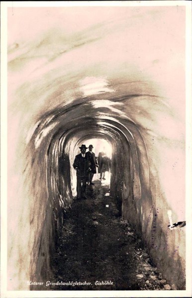 Unterer Grindelwaldgletscher. Eishöhle Vorderseite