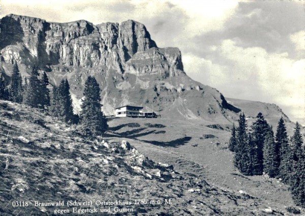 Braunwald Ortstockhaus gegen Eggstock und Gumen Vorderseite