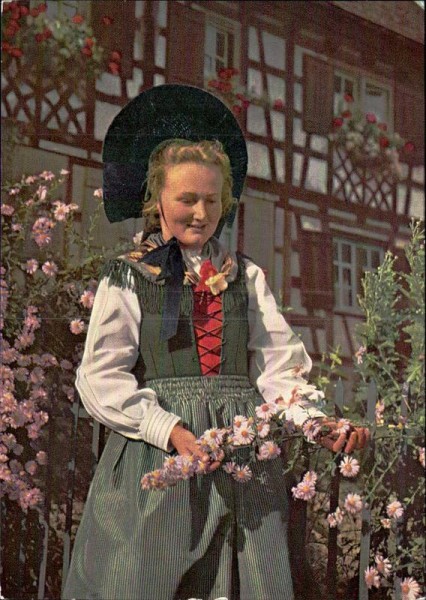 Trachtenfrau Vorderseite
