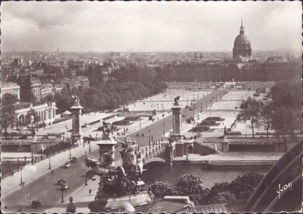 Paris, Pont Alexandre III Esplanade et Hotel des Invalides